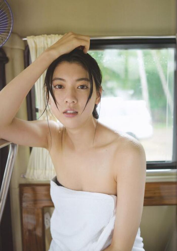 【 image 】 Ayaka Miyoshi (20) 'I'm a model, but...' ⇒ Tongari bikini exposed... 17th image