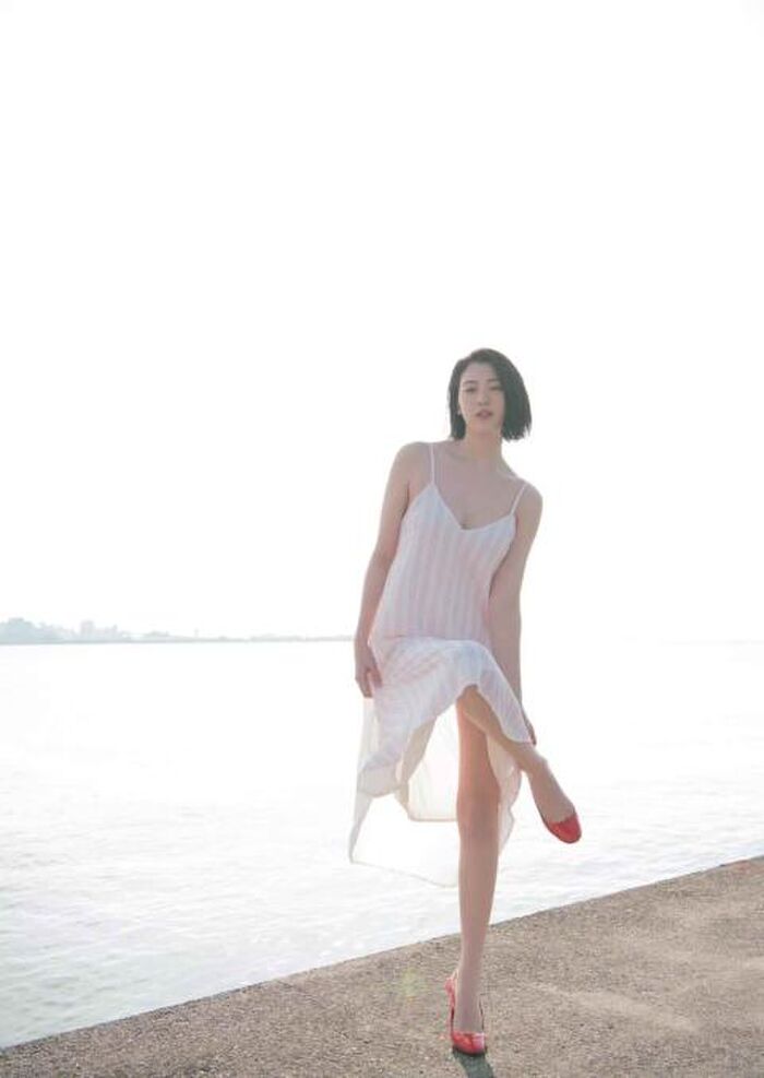 【 image 】 Ayaka Miyoshi (20) 'I'm a model, but...' ⇒ Tongari bikini exposed... 2th image