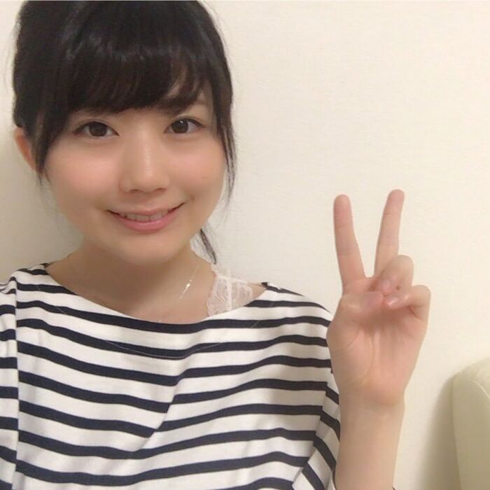 Beautiful Eastern student, black bra is transparent under the white T-shirt wwwwwww * image 17th image