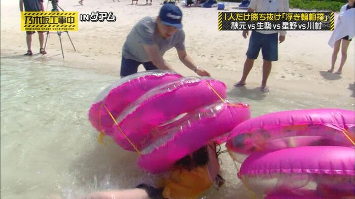 Midsummer Akimoto's White and smooth thighs www embarrassing legs also www 10th image