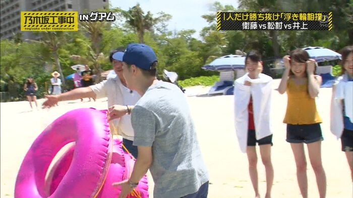 Midsummer Akimoto's White and smooth thighs www embarrassing legs also www 15th image
