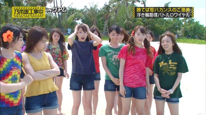 Midsummer Akimoto's White and smooth thighs www embarrassing legs also www 3th image