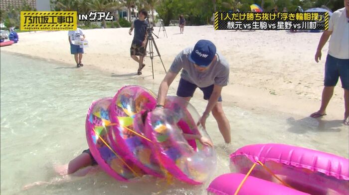 Midsummer Akimoto's White and smooth thighs www embarrassing legs also www 8th image