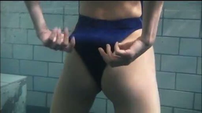 [Erotic image Underwater] Hiroko Kamata-chan wedgie in the water swimsuit swimsuit ● Ko and show roughness industry wwwwwwww 22th image