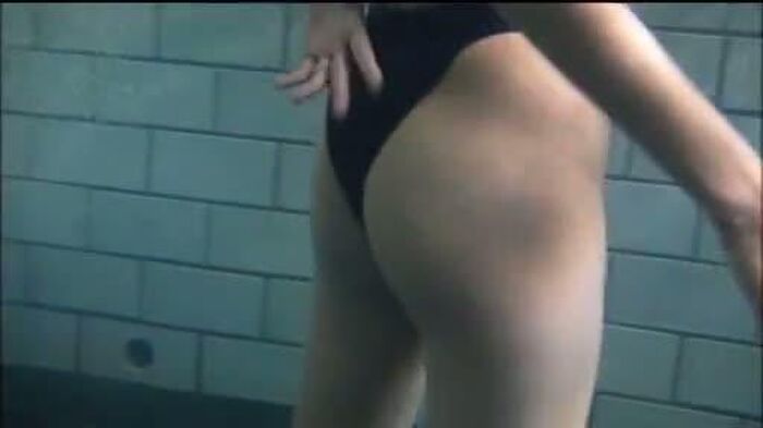 [Erotic image Underwater] Hiroko Kamata-chan wedgie in the water swimsuit swimsuit ● Ko and show roughness industry wwwwwwww 31th image