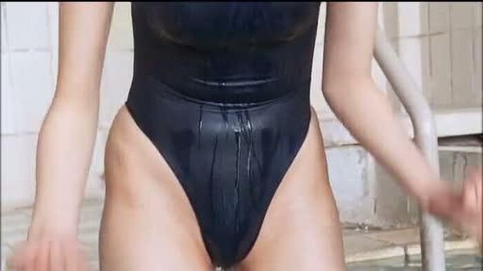 [Erotic image Underwater] Hiroko Kamata-chan wedgie in the water swimsuit swimsuit ● Ko and show roughness industry wwwwwwww 7th image