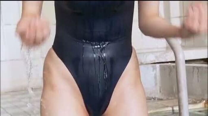 [Erotic image Underwater] Hiroko Kamata-chan wedgie in the water swimsuit swimsuit ● Ko and show roughness industry wwwwwwww 9th image