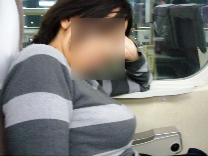 The man sees everyone so as not to be attacked if it is shown such a lewd thing. 2th image