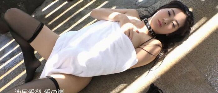Beautiful woman in the magazine gravure topic Airi Ikejiri, sexy legs spread out in the kinky dress 25th image