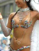 [Big] Samba of the shopping street amateur girls who are crazy exposed in the tension up at the samba carnival in the racy costume w [80 sheets]