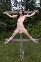 [Outdoor SM] The most humiliating "outdoor crucifixion play" in the Christian buns, this is out religiously..... (30 images)