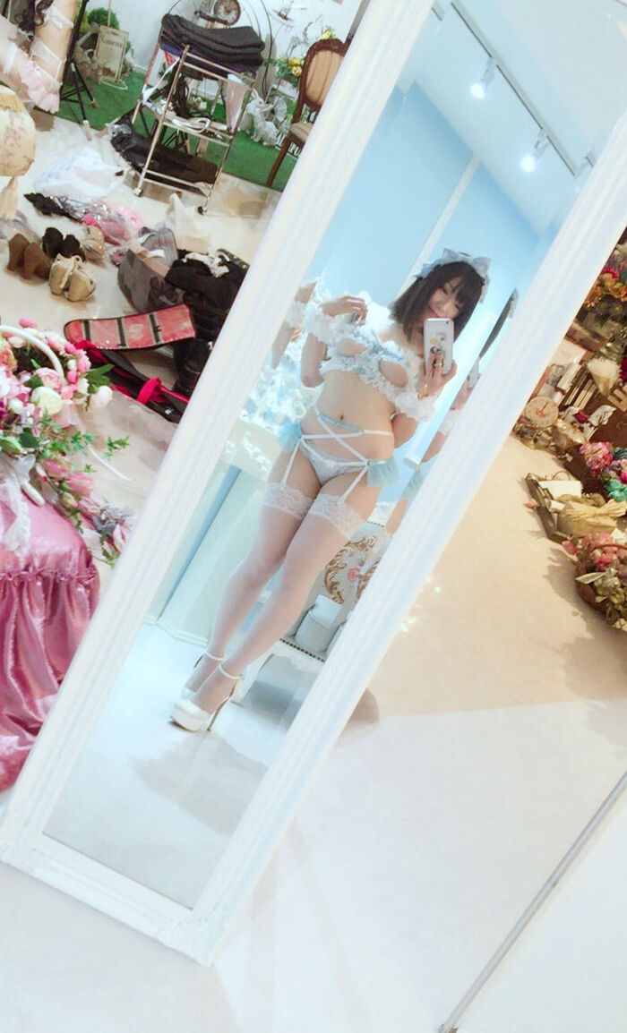 I have a clean erotic face that just do the underwear model as expected www 2th image