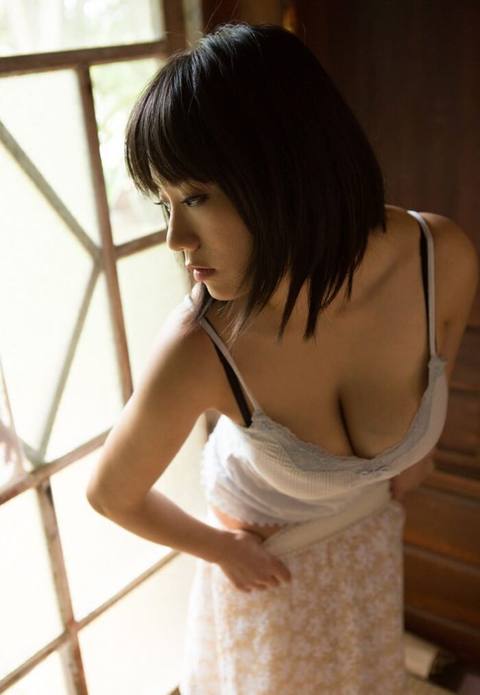 Big breasts image that seems to be caught various things! 11th image