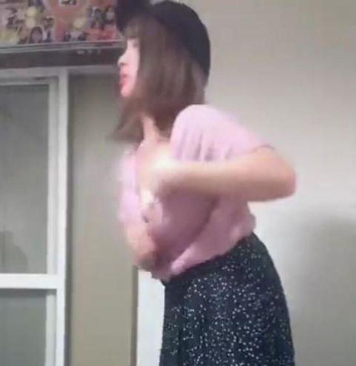[Oppai Porori] Wwwwwwwwwwww that gal in TikTok will deliver the nipple-bare video 7th image