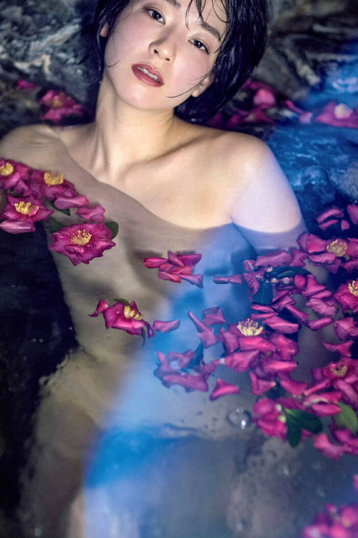 Pear Tree, butt out, semi-nude, nipples? ） 38th image