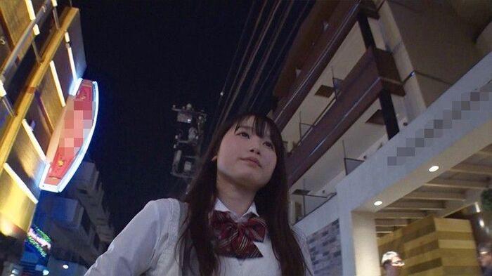 The girl who seems to be anywhere like this is the old man and the uniform Circle light for money. 2th image