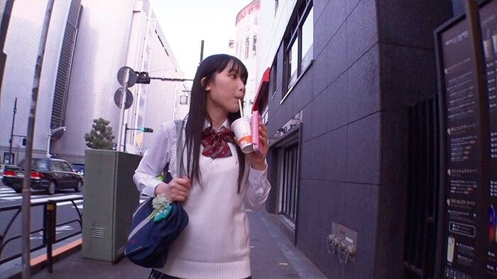 The girl who seems to be anywhere like this is the old man and the uniform Circle light for money. 3th image