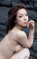 Koseda Mayu is soft beauty big breasts is collapsed from the side and it collapses in the hand bra