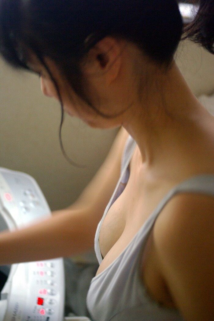 The image that the man is absorbed in the chiralism which looks far from the and the valley to the bra and nipples www www 2th image