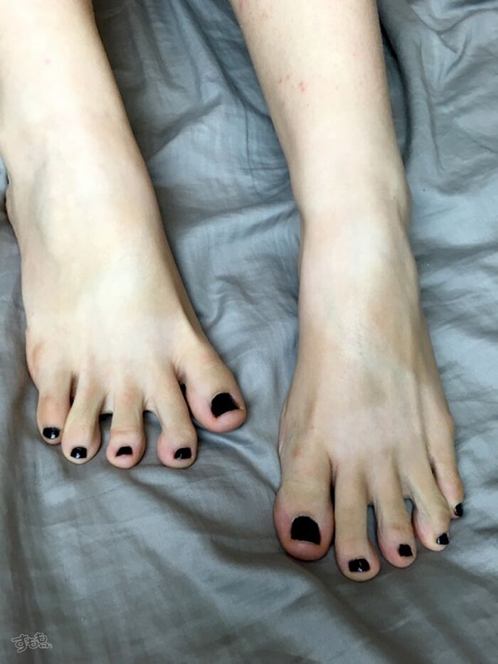 Foot fetish image 150 sheets attracted to bare feet 20th image